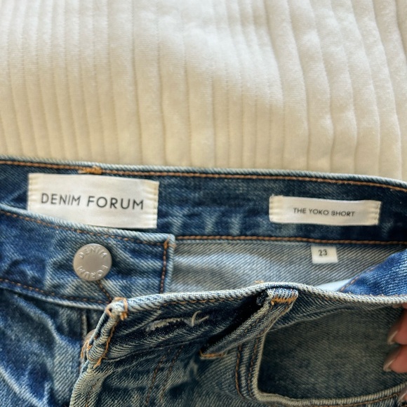Aritzia Denim Forum Yoko Shorts - Picture 4 of 4
